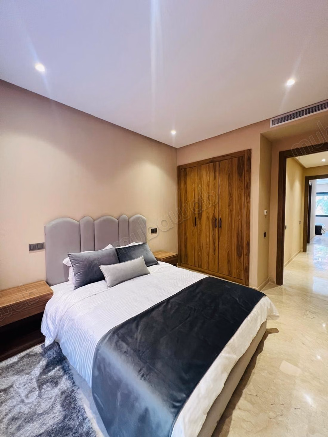 Très bel appartement en location à Guéliz. 
6 pièces confortables. 
Bien meublé