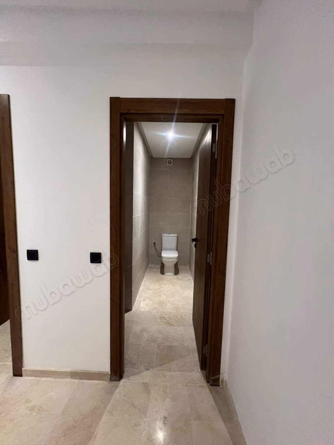 Louez cet appartement à Samlalia. 
Surface totale 75 m². 
Conciergerie à disposition, système de climatisation