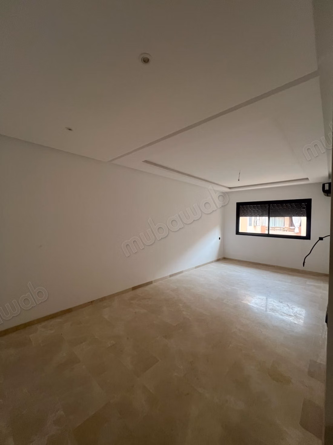 Louez cet appartement à Samlalia. 
Surface totale 75 m². 
Conciergerie à disposition, système de climatisation