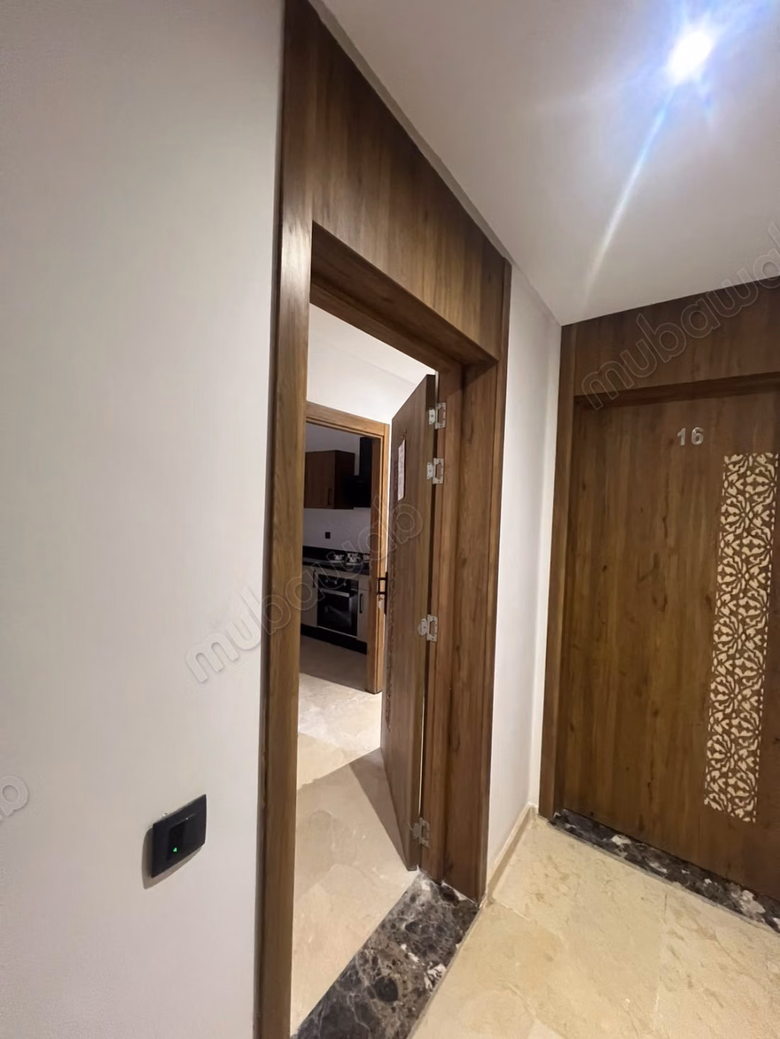 Louez cet appartement à Samlalia. 
Surface totale 75 m². 
Conciergerie à disposition, système de climatisation