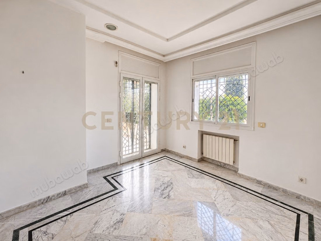 A Vendre Villa de 500m² à la Soukra
