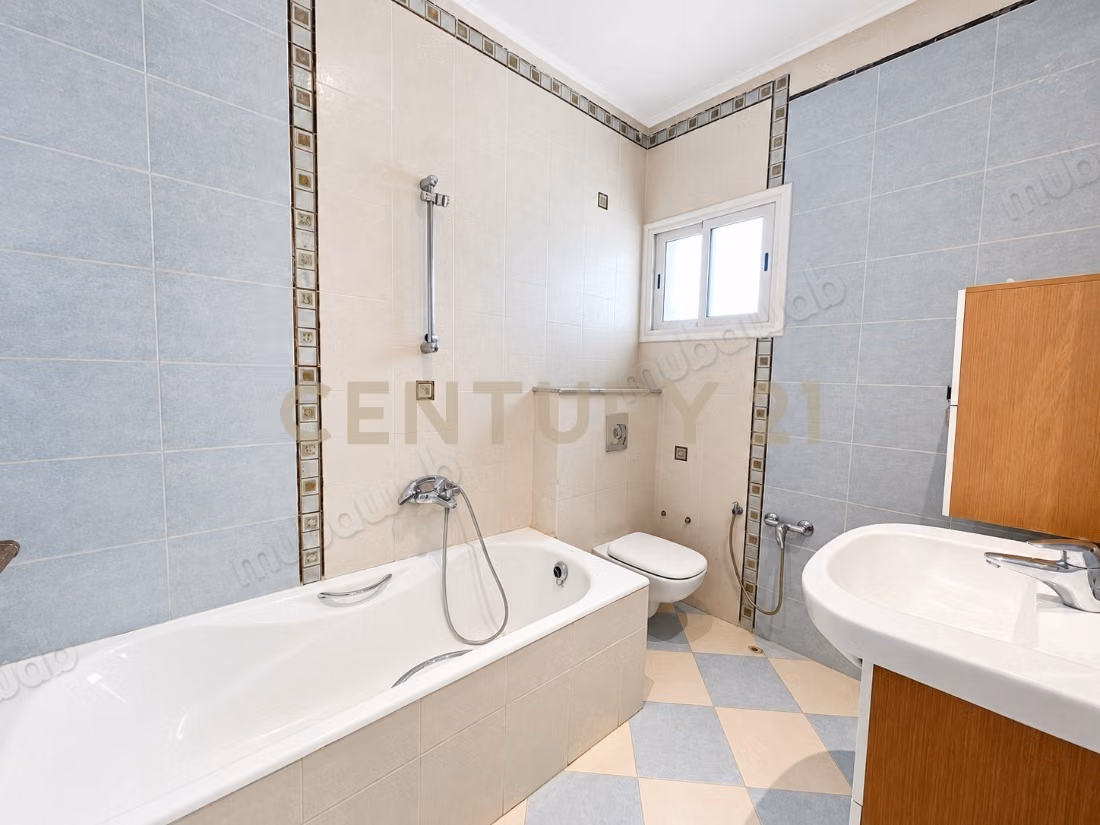 A Vendre Villa de 500m² à la Soukra
