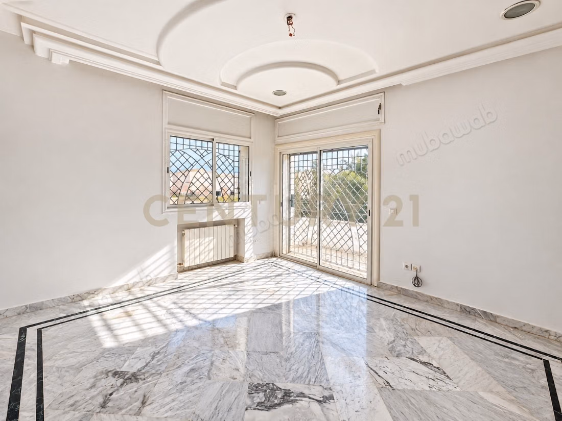 A Vendre Villa de 500m² à la Soukra