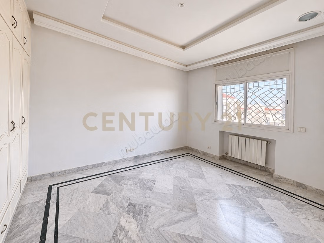 A Vendre Villa de 500m² à la Soukra