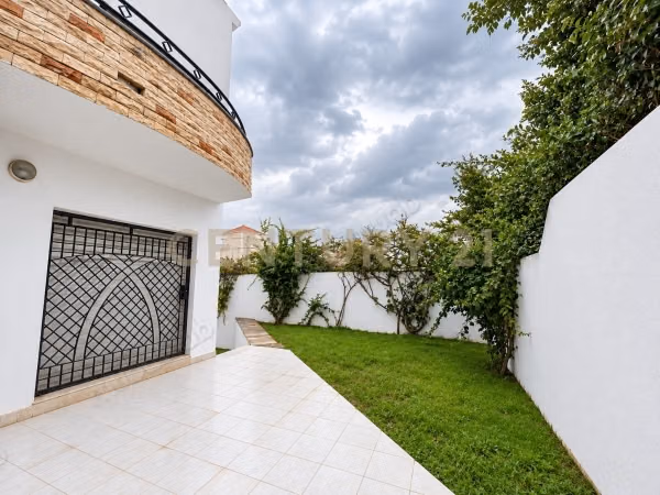 A Vendre Villa de 500m² à la Soukra