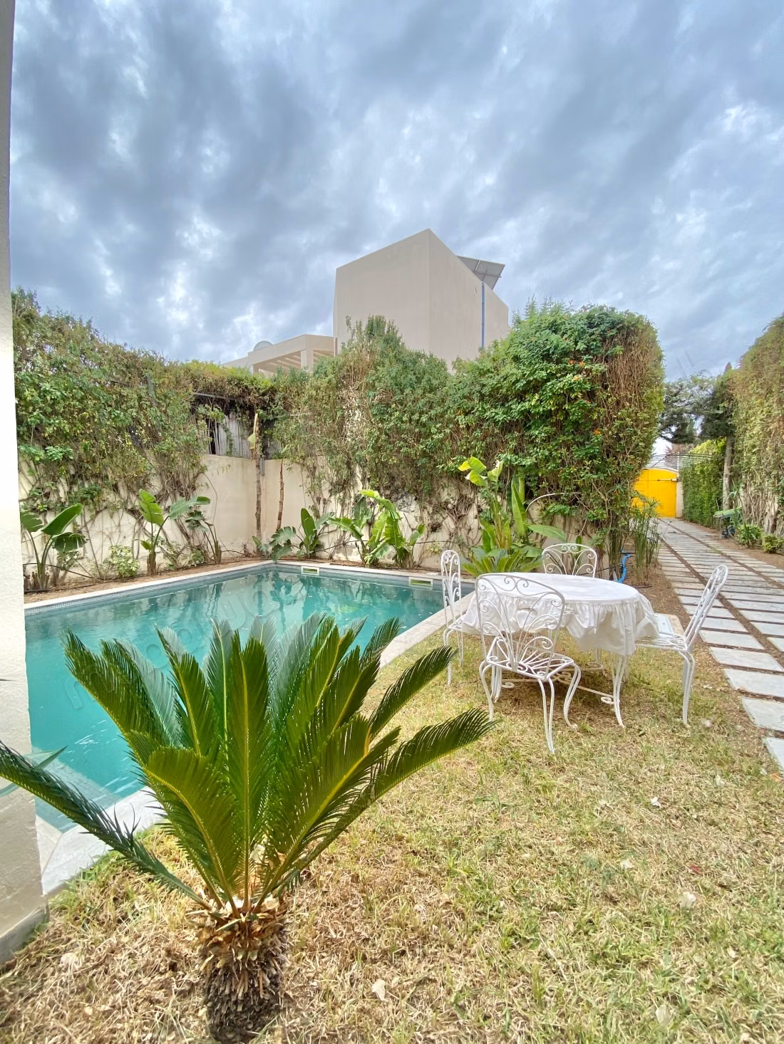 A vendre Villa indépendante avec piscine à La Soukra