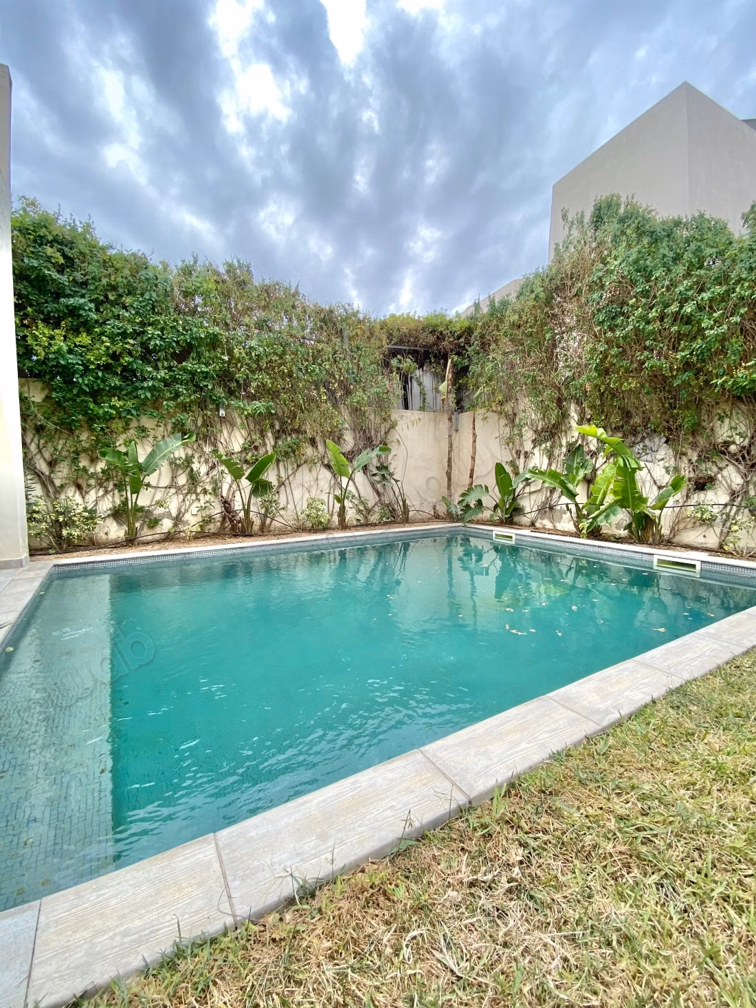 A vendre Villa indépendante avec piscine à La Soukra