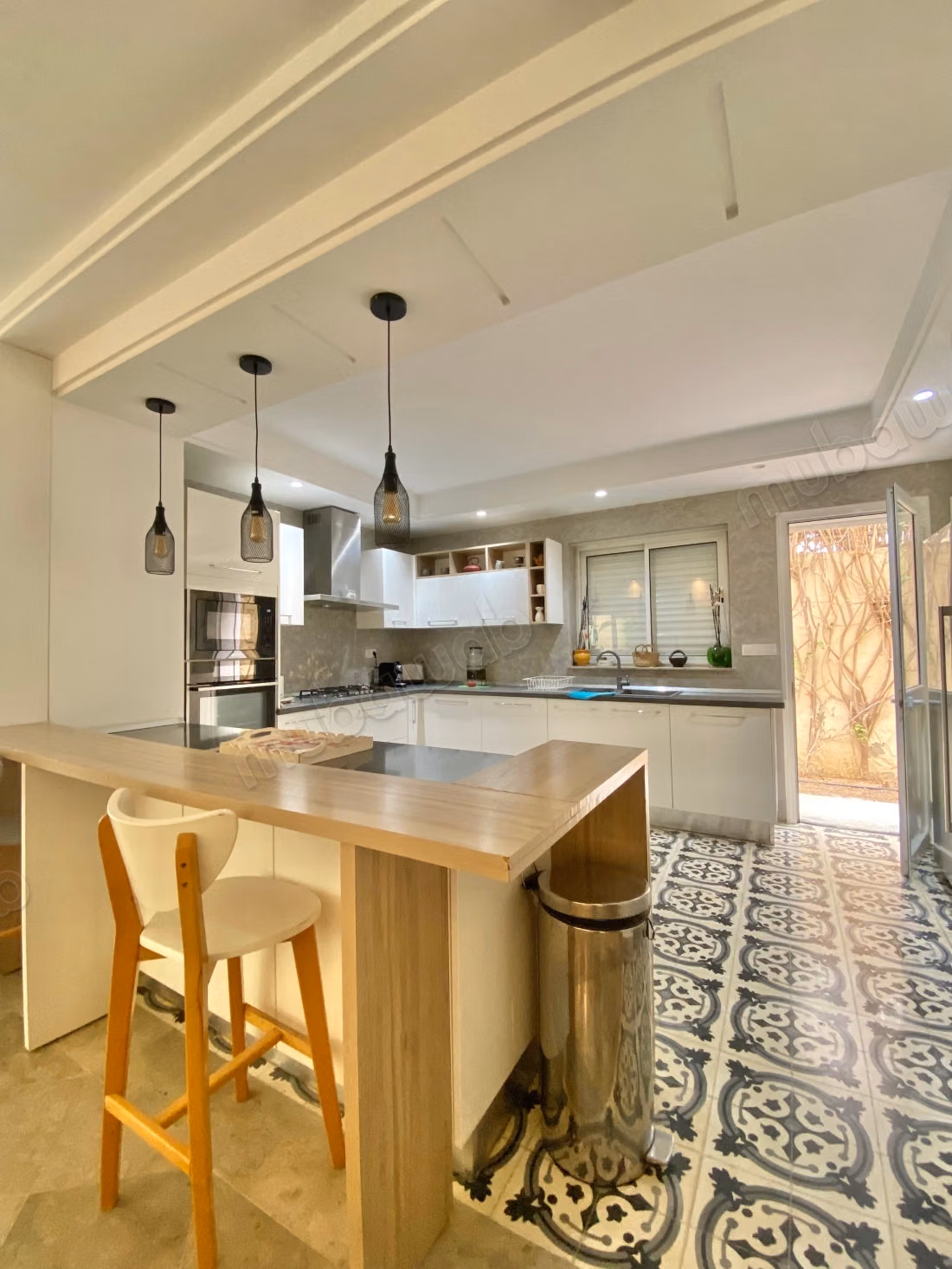 A vendre Villa indépendante avec piscine à La Soukra