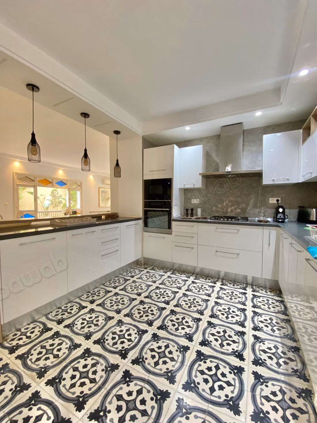 A vendre Villa indépendante avec piscine à La Soukra