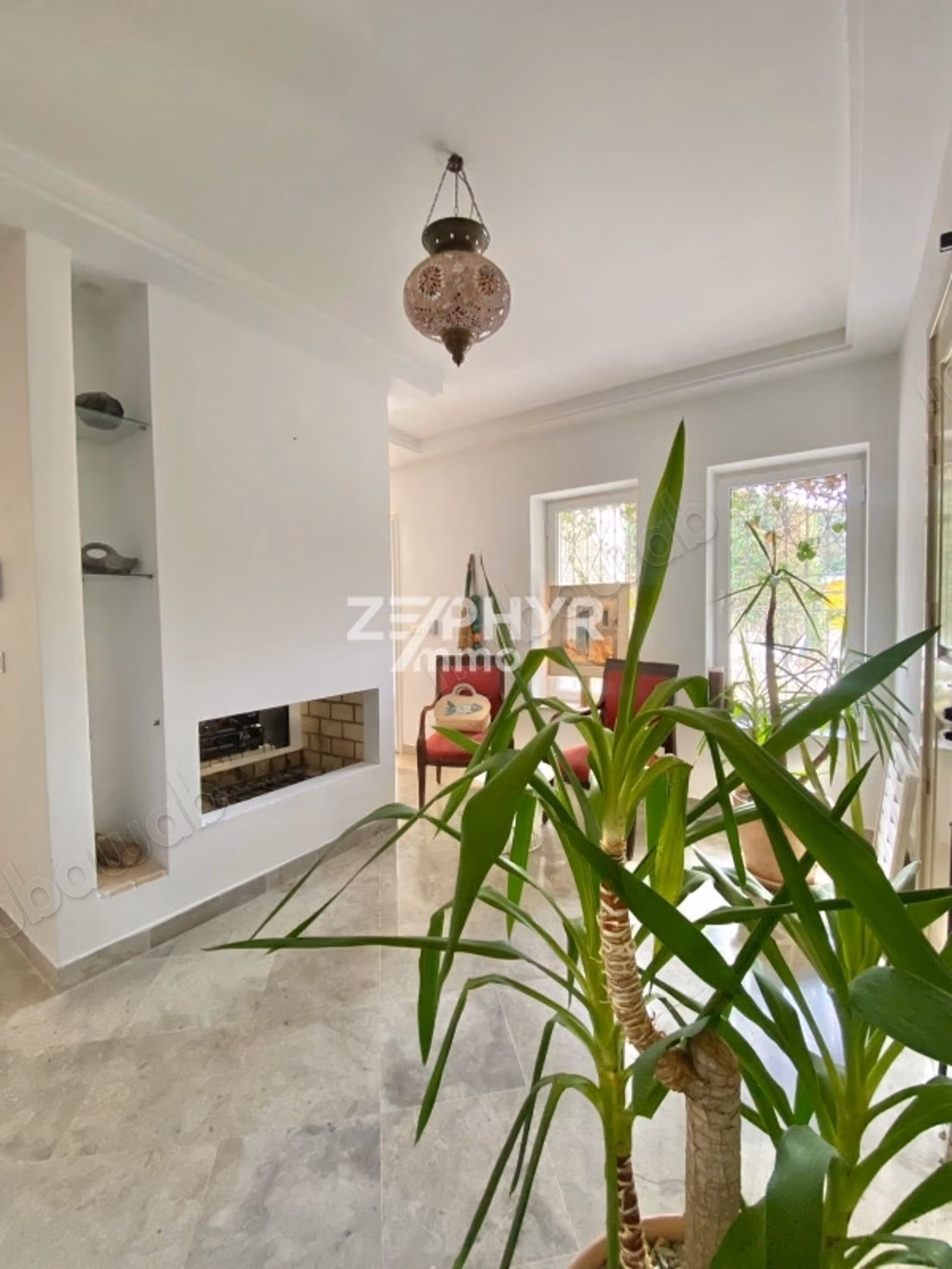 A vendre Villa indépendante avec piscine à La Soukra