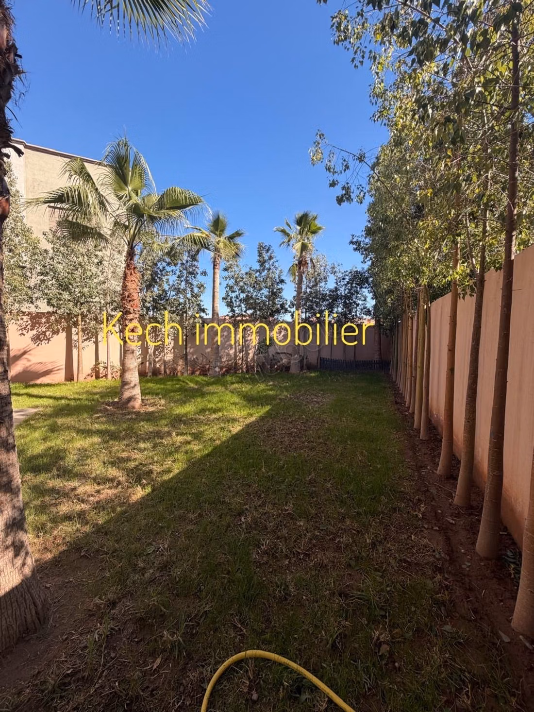 Luxury house for sale in Hay Targa. 4 comfortable rooms. Garden and terrace