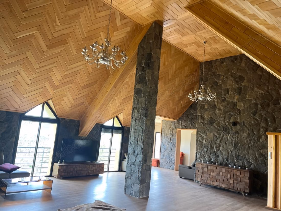 Villa de luxe à vendre à Résidence al arz. 
6 pièces. Bien meublé