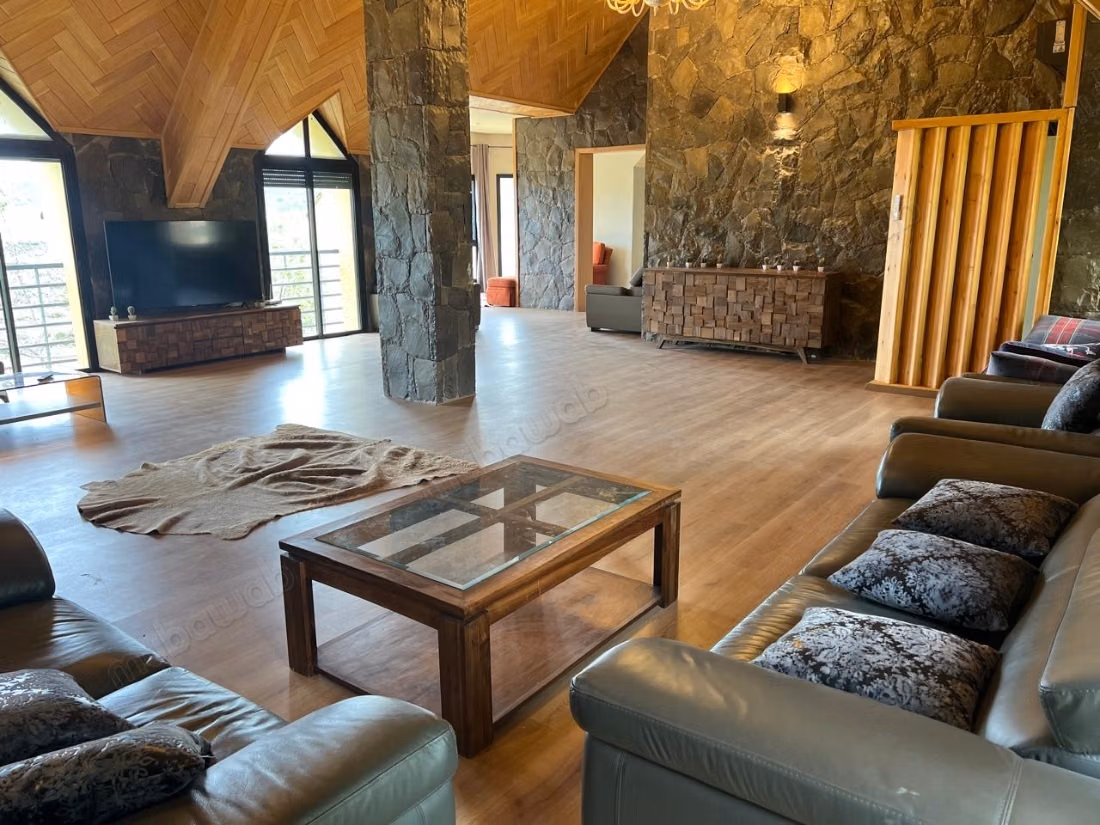 Villa de luxe à vendre à Résidence al arz. 
6 pièces. Bien meublé