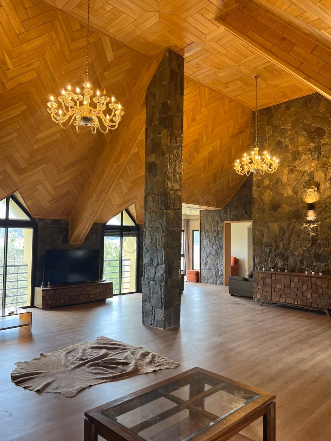 Villa de luxe à vendre à Résidence al arz. 
6 pièces. Bien meublé