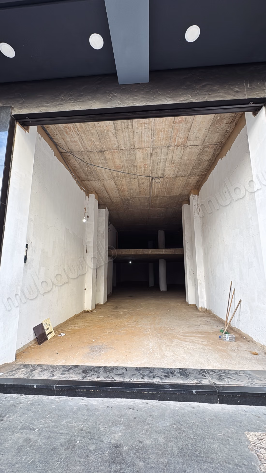 Local comercial en venta en Val Fleury. Superficie total 324 m². Residencia segura