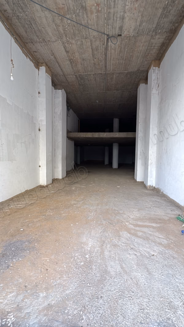 Local comercial en venta en Val Fleury. Superficie total 324 m². Residencia segura