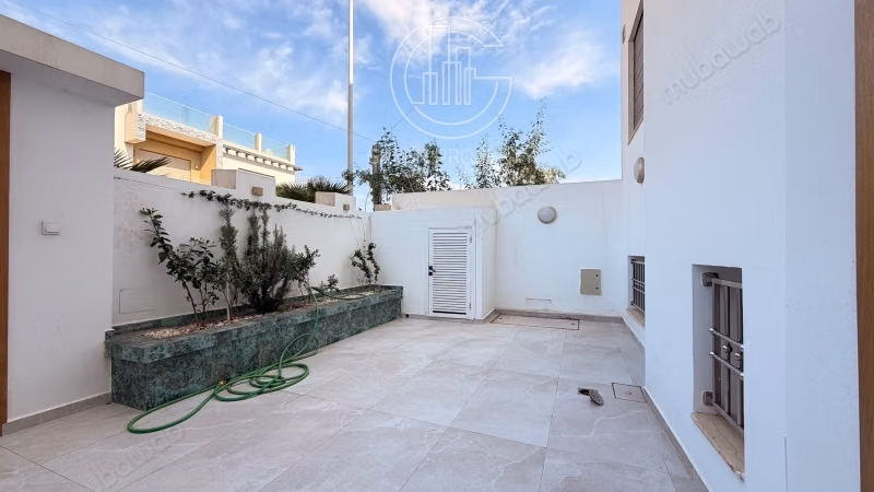 Beautiful modern apartment with private terraces