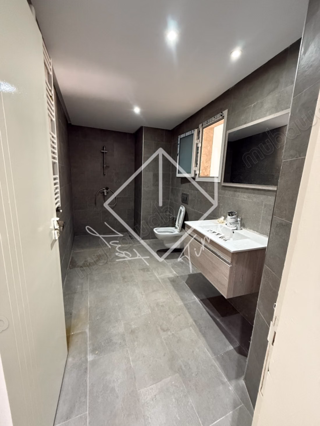 Appartement S2 à louer à usage bureautique à arian