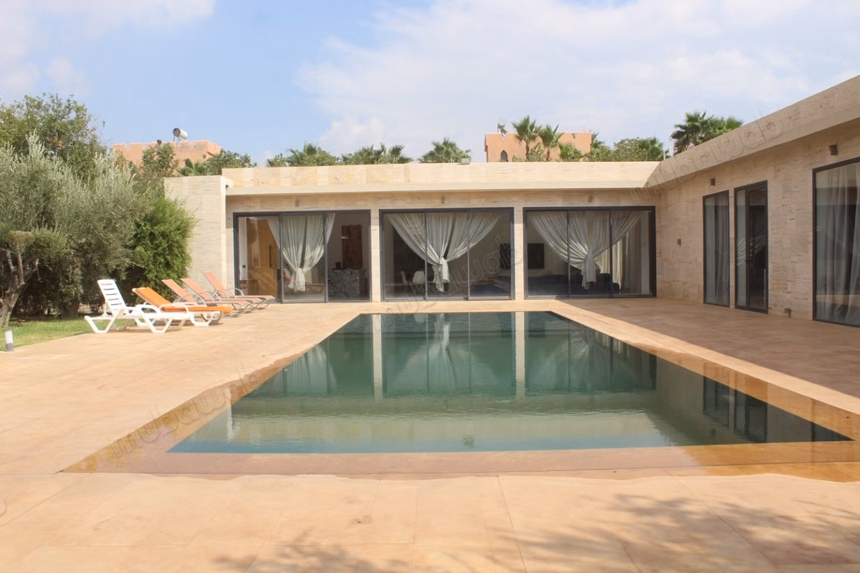 A SAISIR. Belle villa de plain pied a Louer