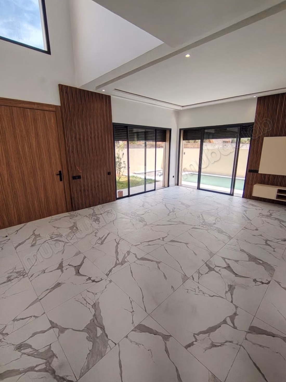 Luxury house for sale on Route Amizmiz. Total area 300 m². Terrace and garden