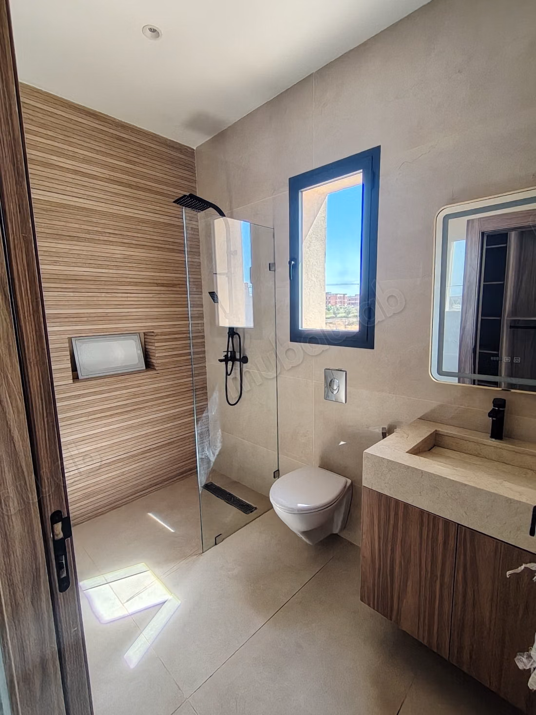 Luxury house for sale on Route Amizmiz. Total area 300 m². Terrace and garden