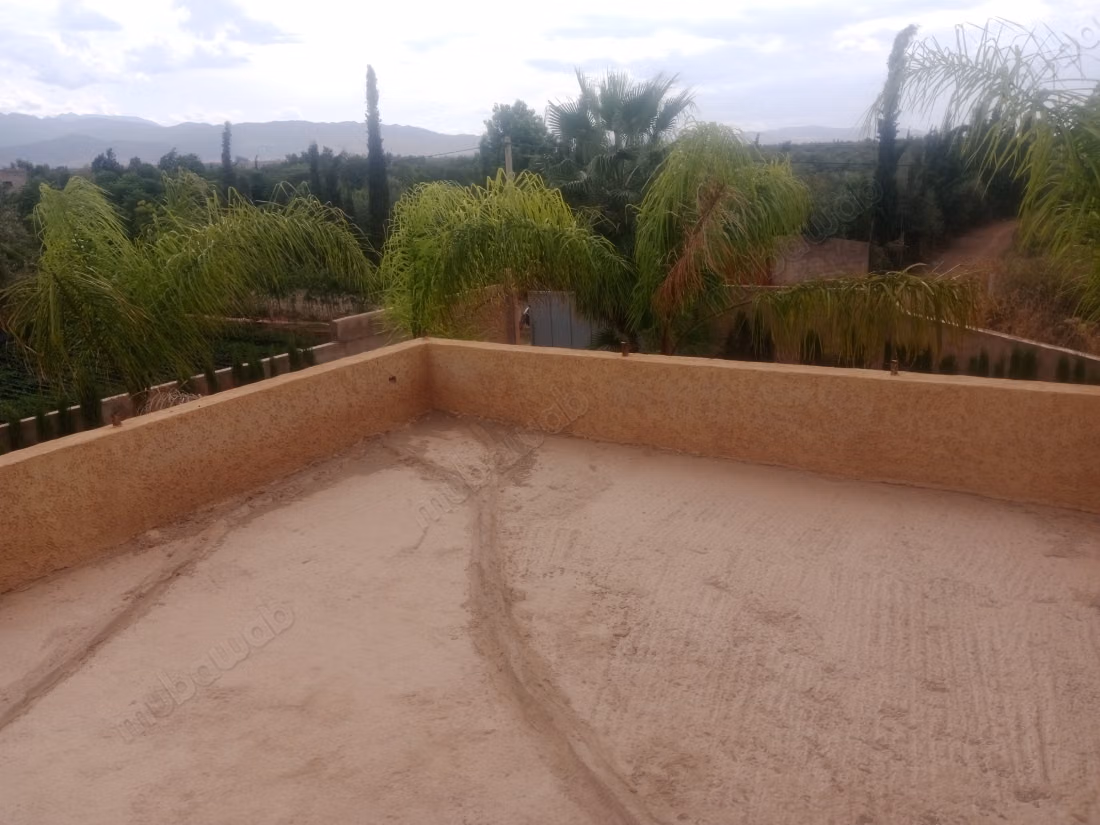 À vendre : Maison à Ourika. Superficie totale 130 m². Grande piscine