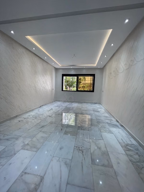 Appartement à l'achat à Belvédère. 
3 belles chambres. 
Ascenseur et terrasse