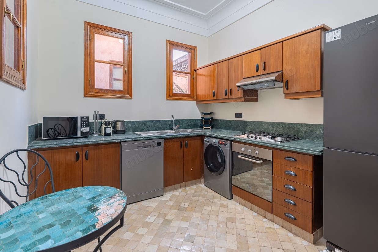 Très bel appartement en location à Agdal. 
3 pièces. 
Bien meublé la location pour 6 mois