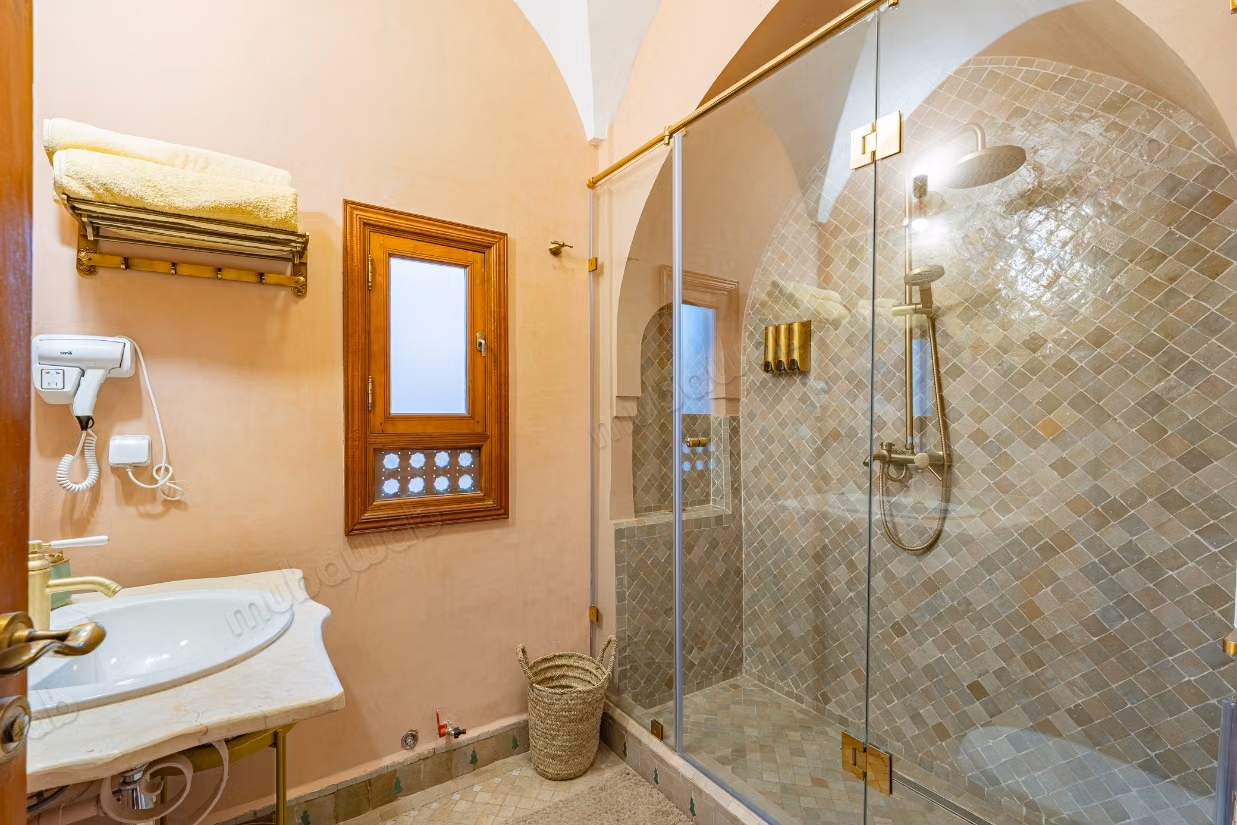 Très bel appartement en location à Agdal. 
3 pièces. 
Bien meublé la location pour 6 mois