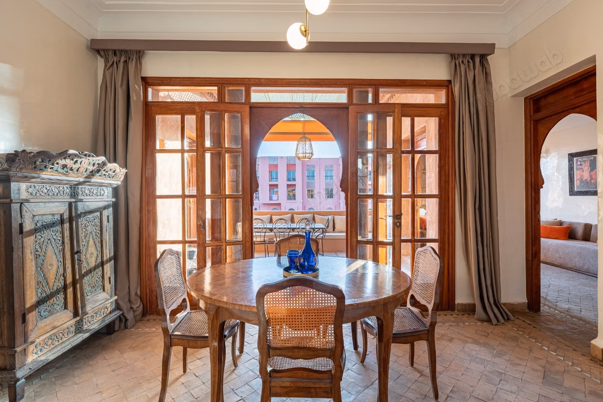 Très bel appartement en location à Agdal. 
3 pièces. 
Bien meublé la location pour 6 mois