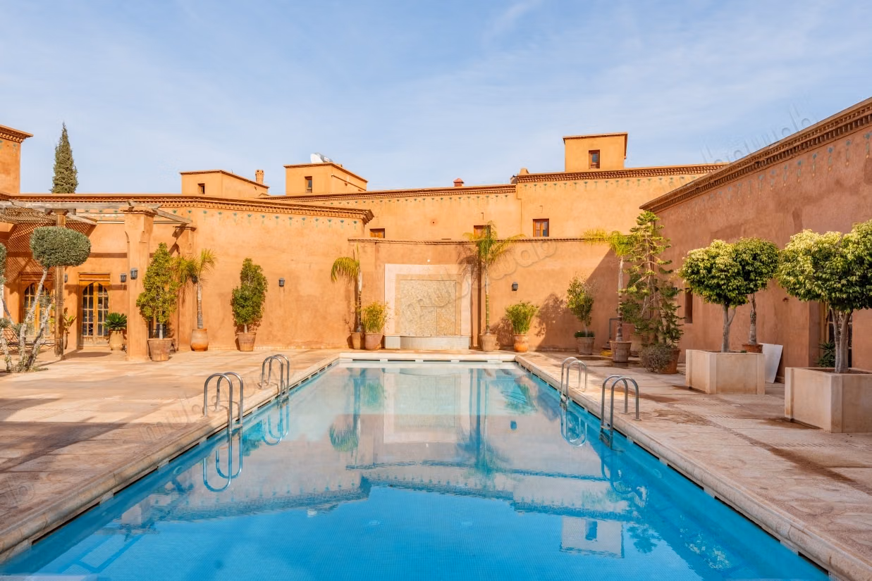 Très bel appartement en location à Agdal. 
3 pièces. 
Bien meublé la location pour 6 mois