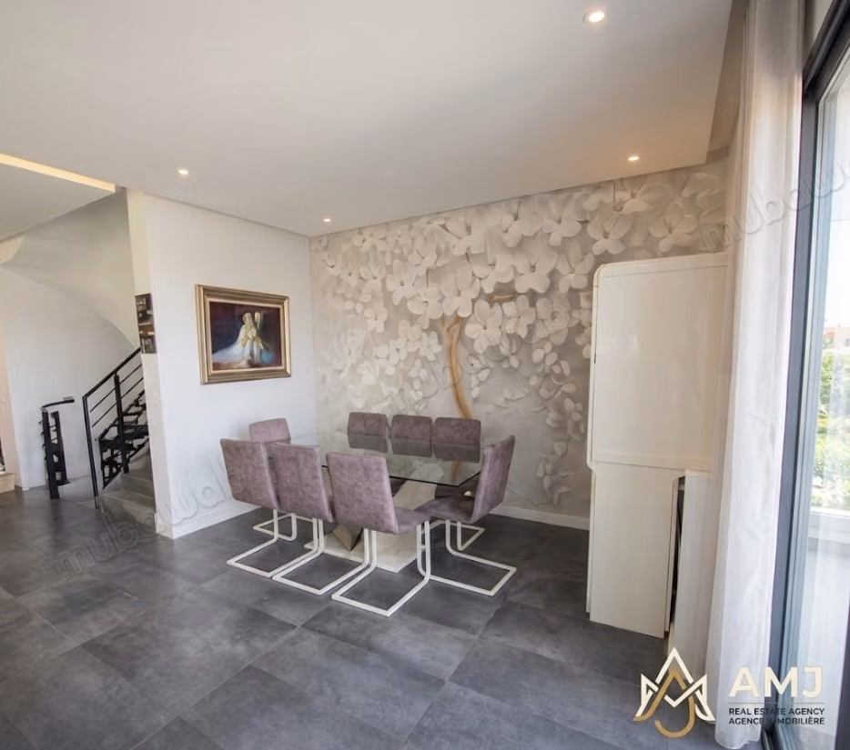 Triplex de haut standing avec vue sur mer à louer