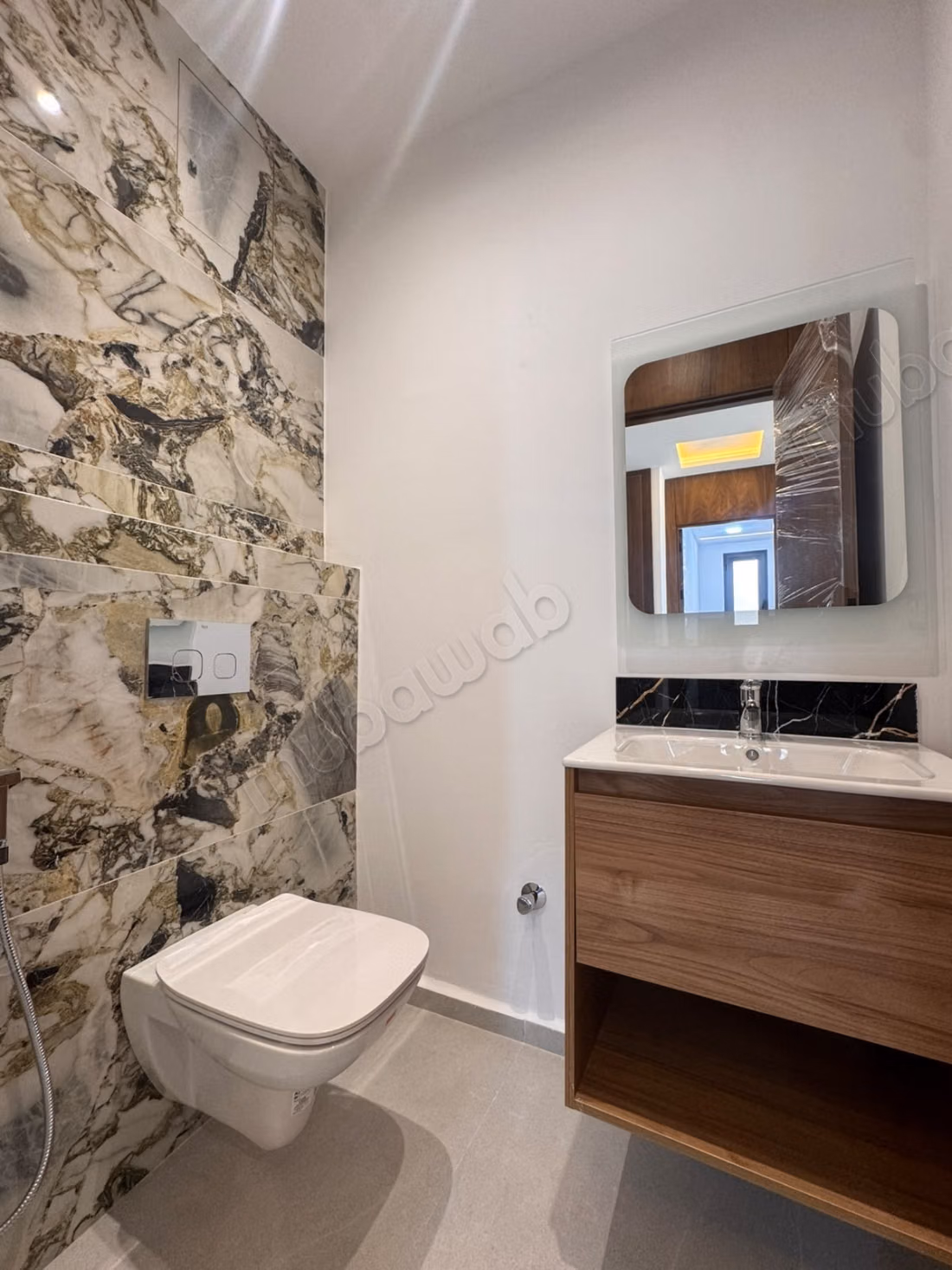 Appartment à louer meublé en plein de corniche