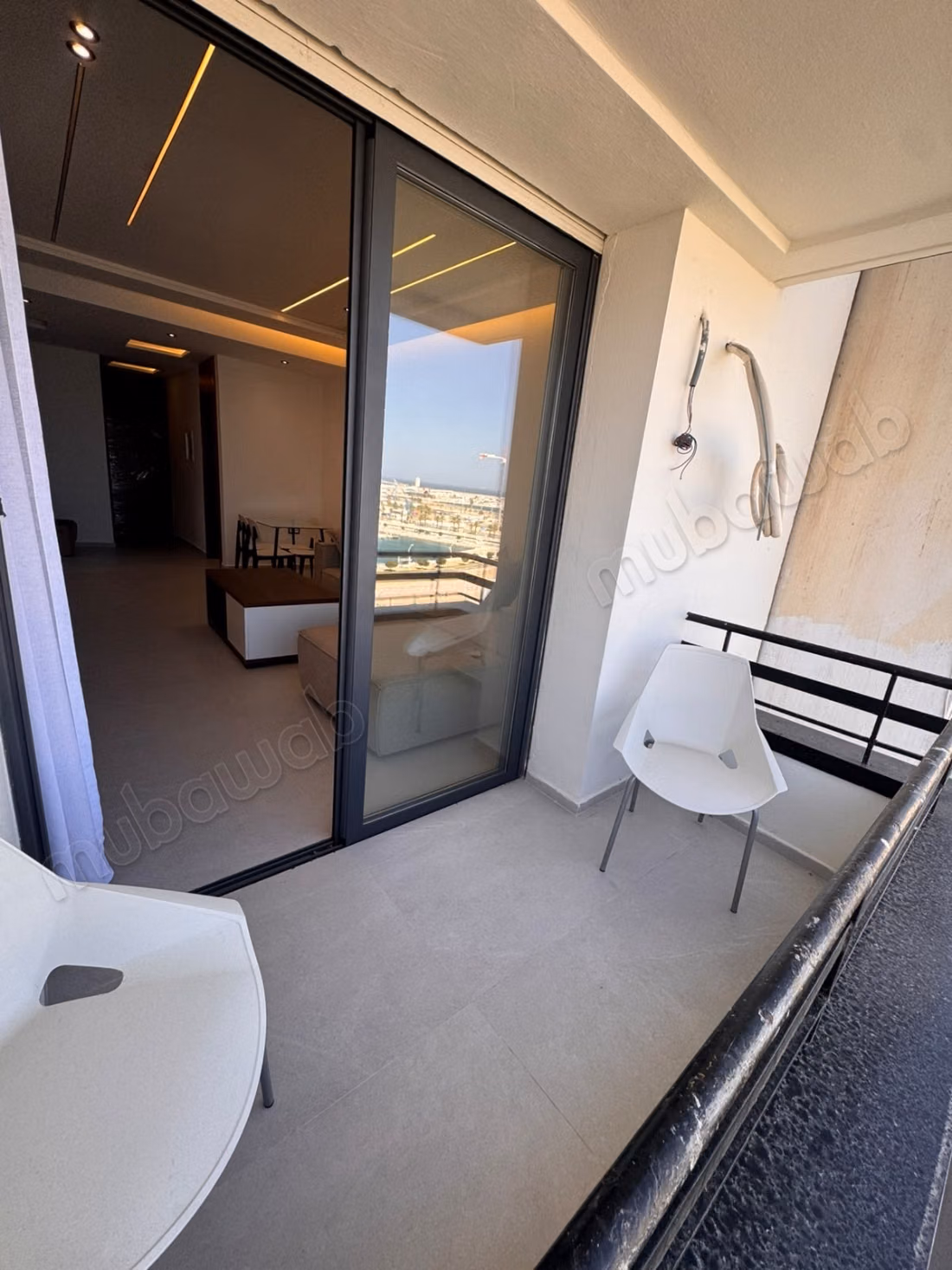 Appartment à louer meublé en plein de corniche