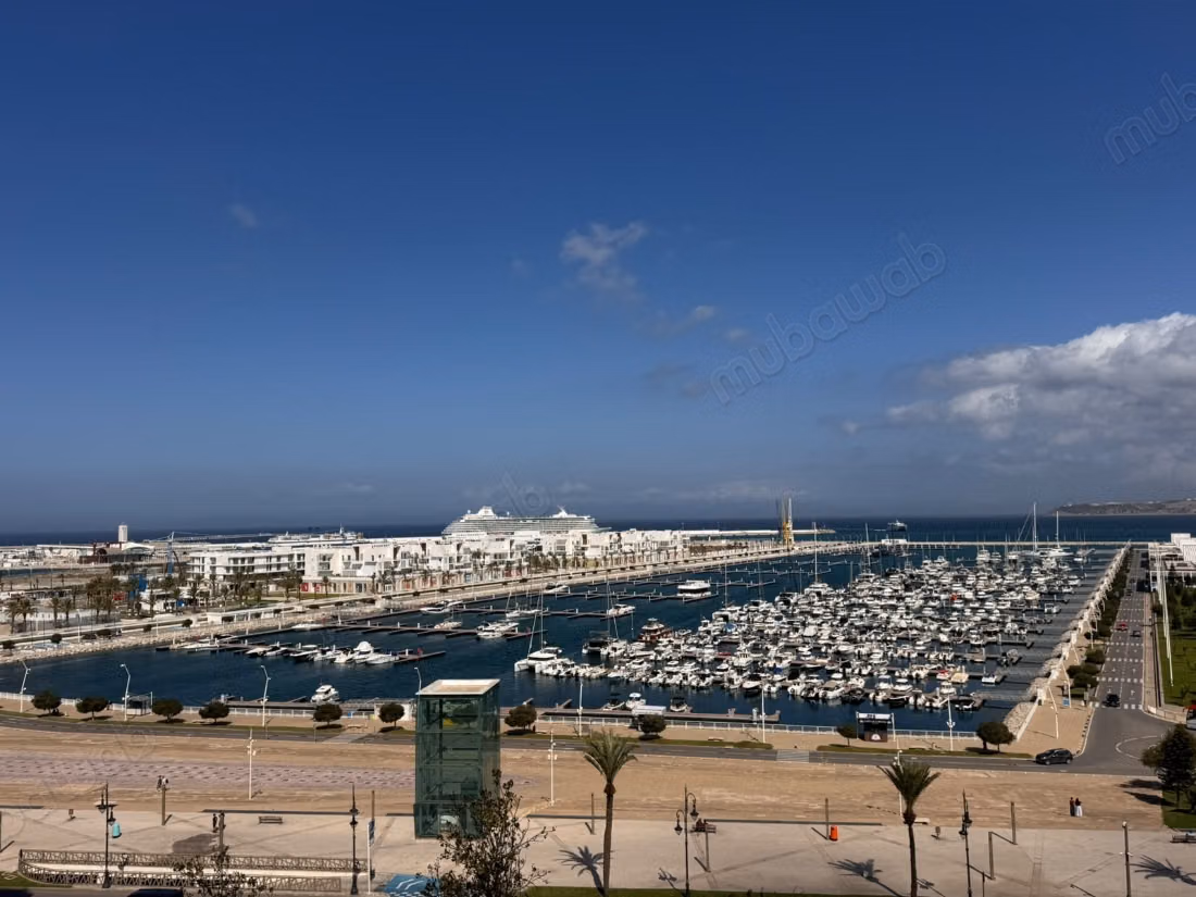 Appartment à louer meublé en plein de corniche