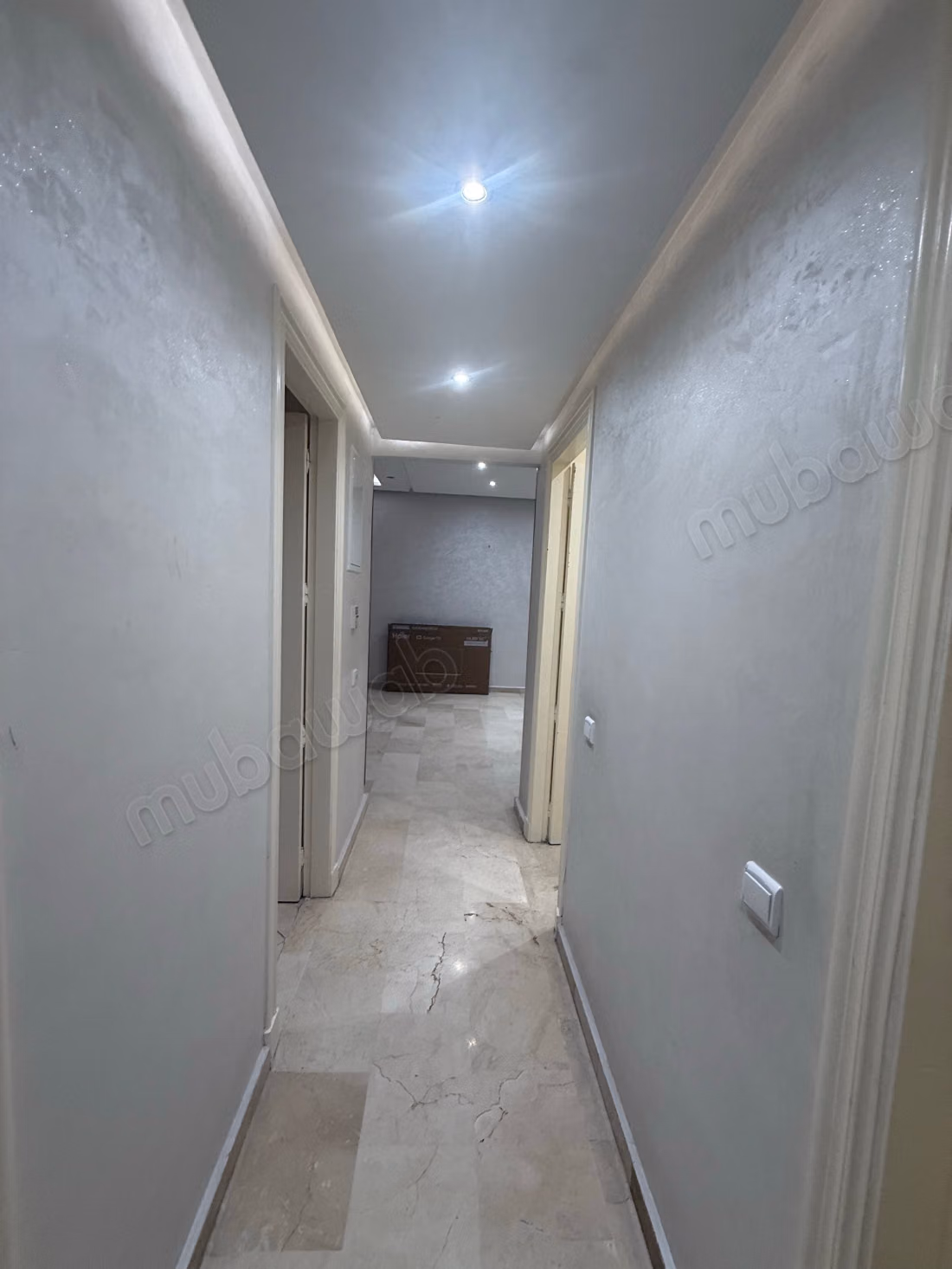 Louez cet appartement à Route Casablanca. 2 chambres agréables. Porte blindée et résidence sécurisée