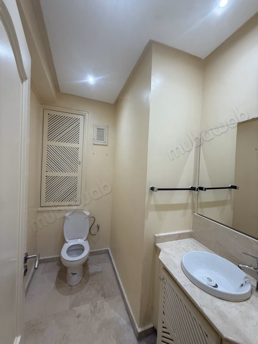 Louez cet appartement à Route Casablanca. 2 chambres agréables. Porte blindée et résidence sécurisée