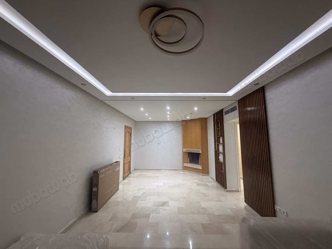 Louez cet appartement à Route Casablanca. 2 chambres agréables. Porte blindée et résidence sécurisée