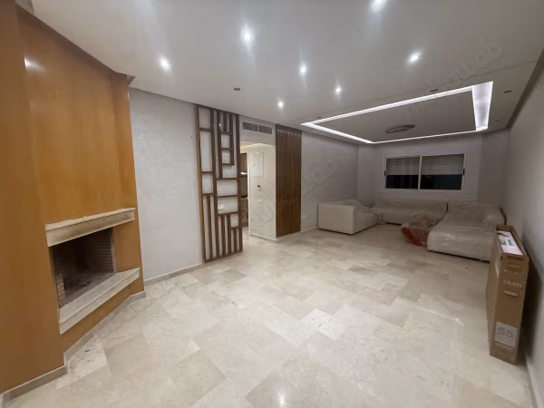 Louez cet appartement à Route Casablanca. 2 chambres agréables. Porte blindée et résidence sécurisée