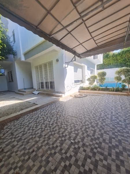 Loction villa s5 avec piscine cité El Khalil