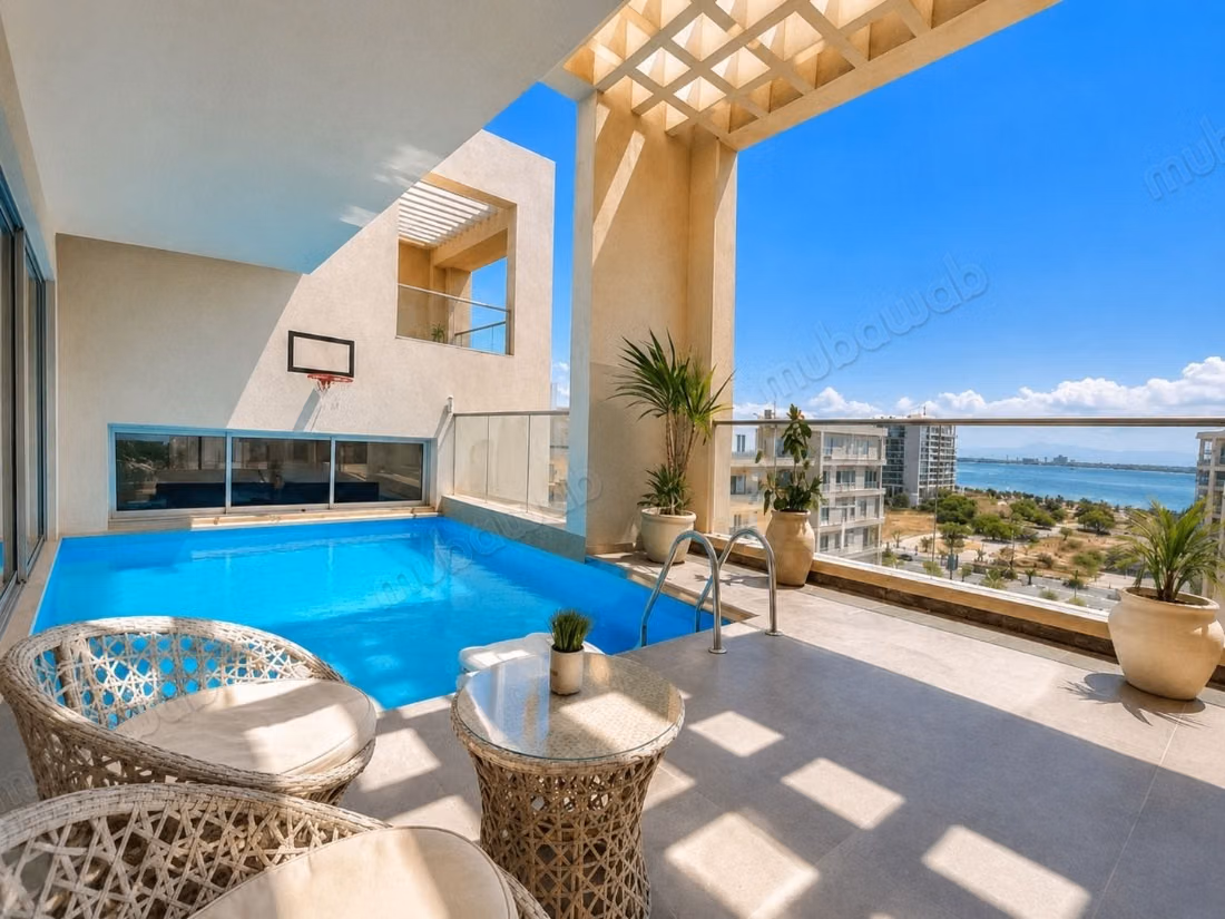 Penthouse, piscine et vue de rêve