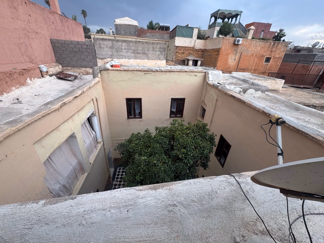 Riad to renovate 172 m² on the ground / title deed