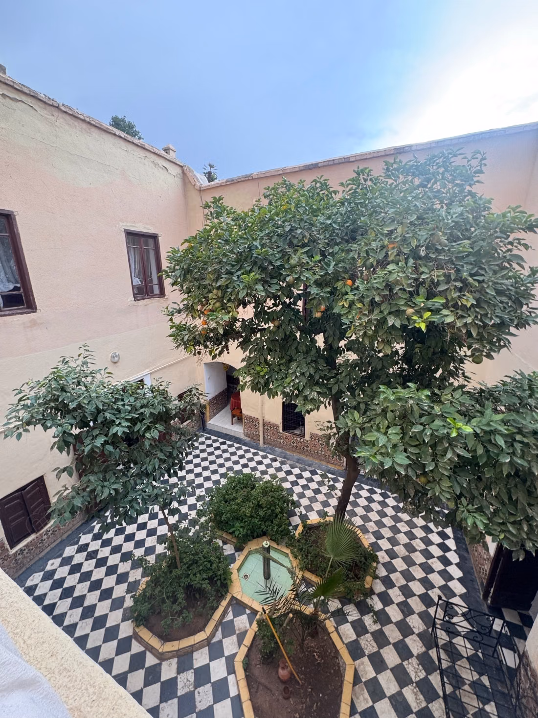 Riad to renovate 172 m² on the ground / title deed