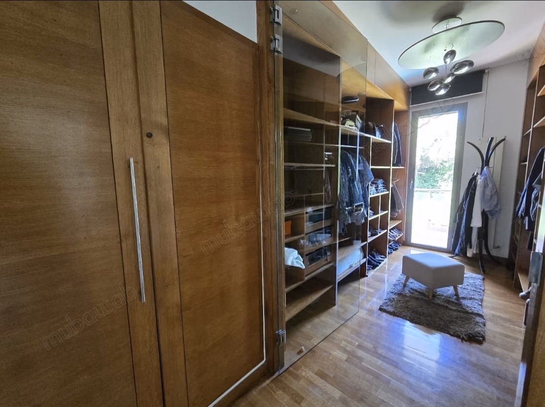 High-end villa for sale in Ain Diab. Area 664 m². Well furnished