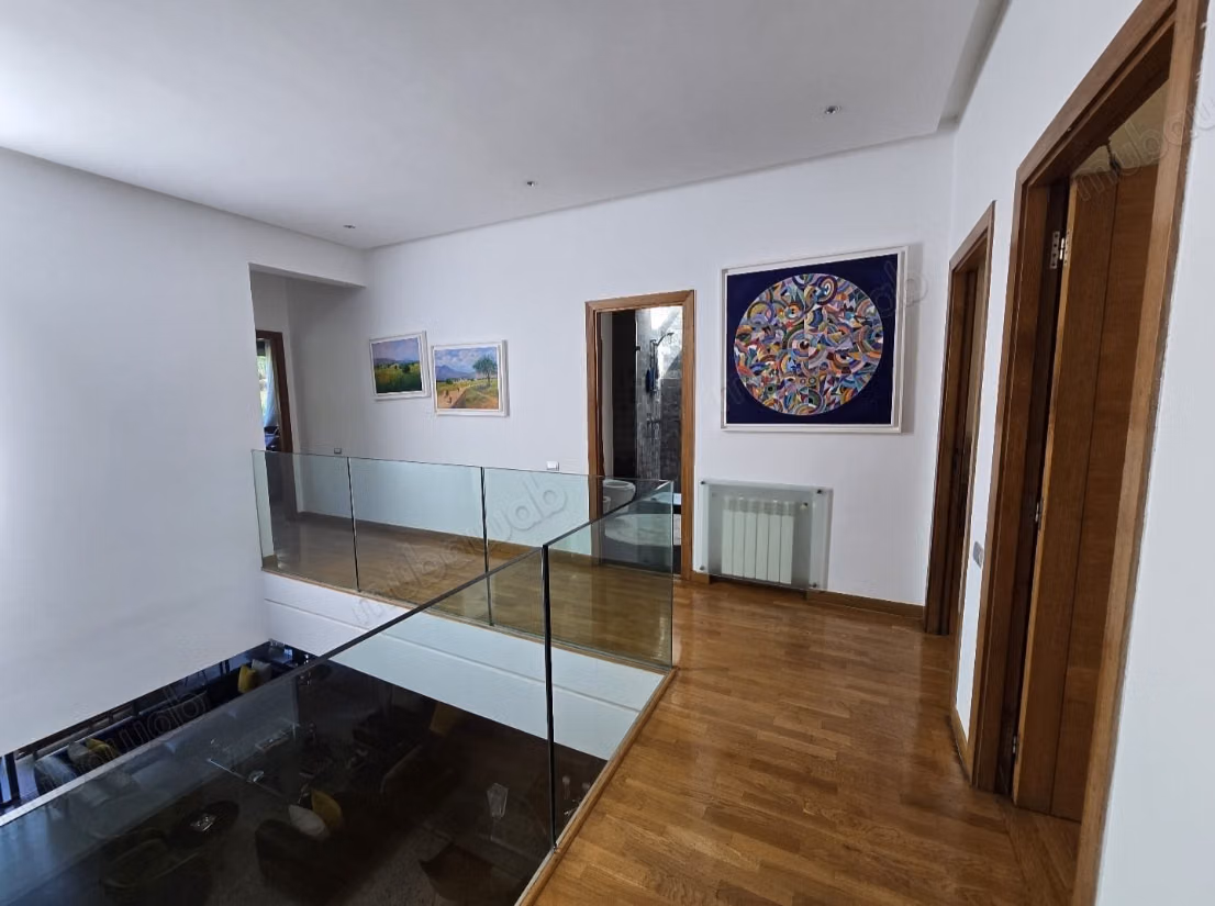 High-end villa for sale in Ain Diab. Area 664 m². Well furnished