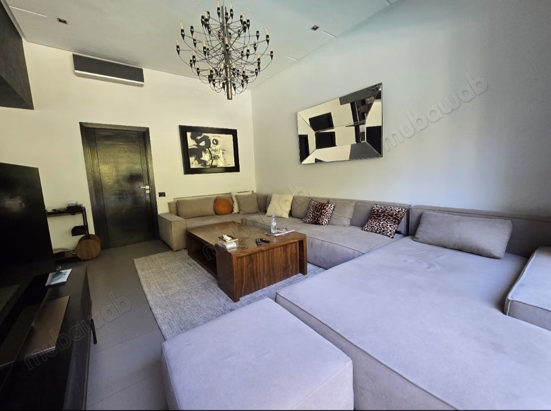High-end villa for sale in Ain Diab. Area 664 m². Well furnished