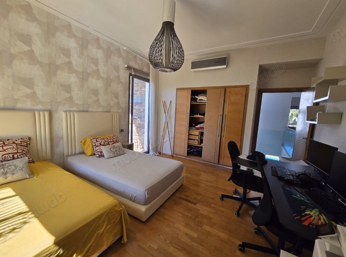 High-end villa for sale in Ain Diab. Area 664 m². Well furnished
