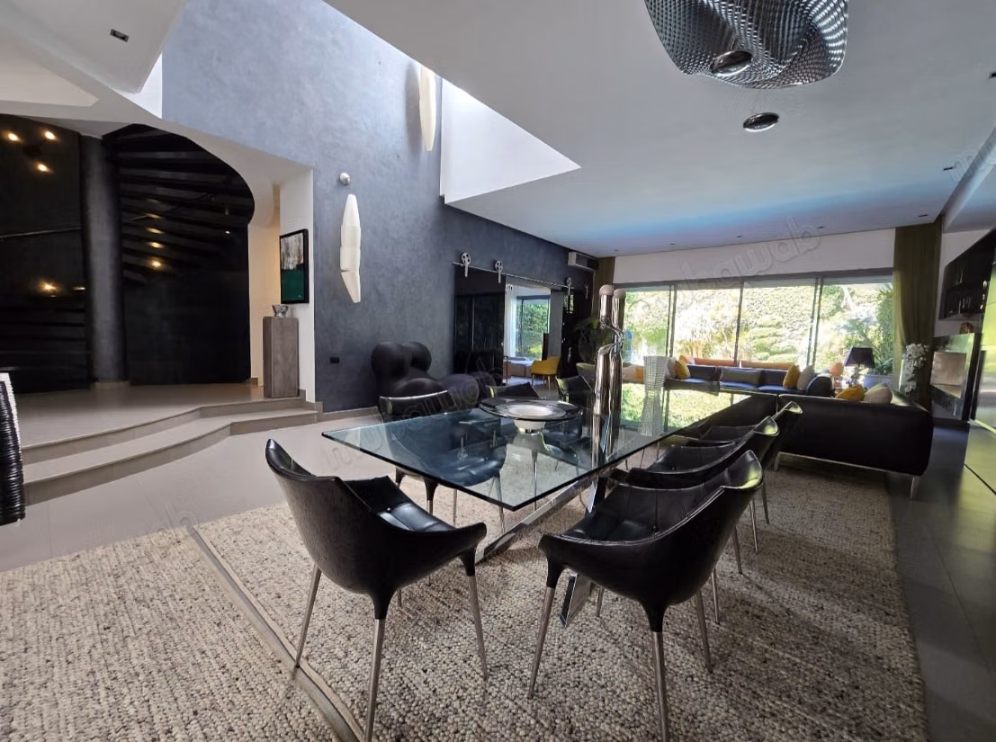 High-end villa for sale in Ain Diab. Area 664 m². Well furnished