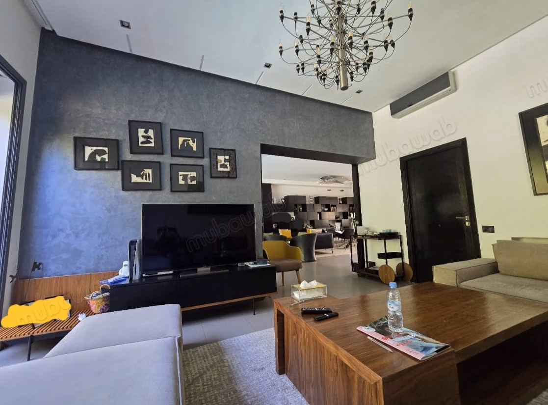 High-end villa for sale in Ain Diab. Area 664 m². Well furnished
