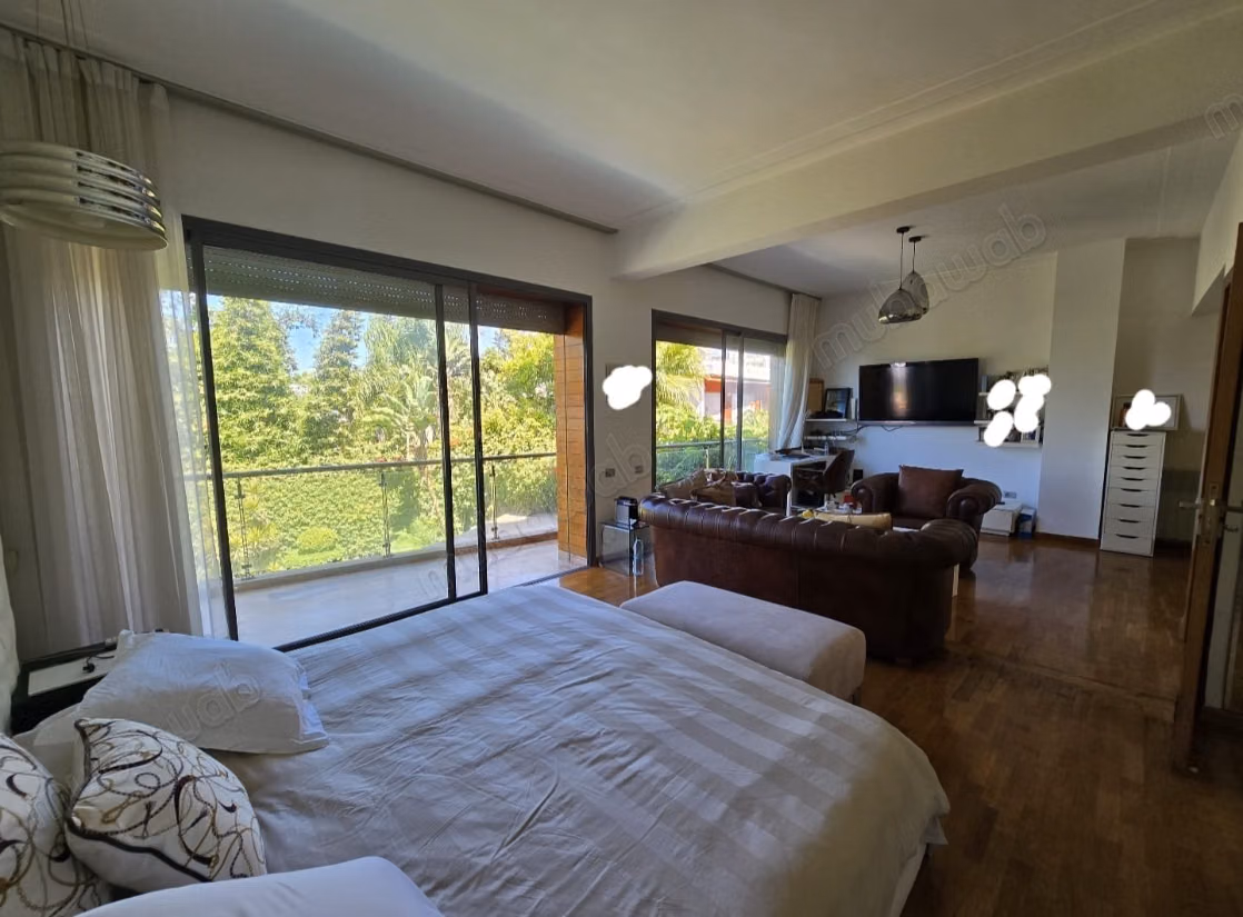 High-end villa for sale in Ain Diab. Area 664 m². Well furnished